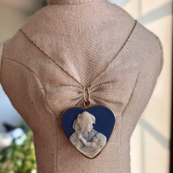 None Jewelry - Madonna & Child Pendant 10K Gold Chain VTG